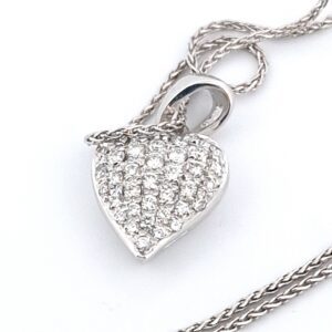 Collana con pendente a cuore pavettatoq in oro bianco da 18 Kt