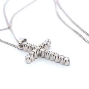 Collana con croce in oro bianco 18Kt con diamanti naturali