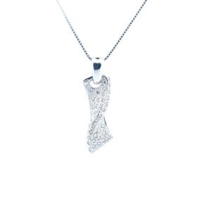 Collana con pendente in oro bianco da 18 Kt con diamanti brillanti