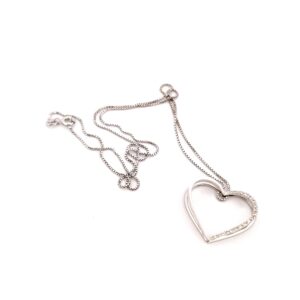 Collana e pendente a forma di cuore in oro bianco da 18Kt