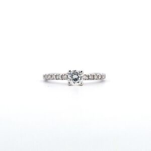 Solitario con pietre sul gambo in oro bianco 18Kt e diamanti brillanti naturali